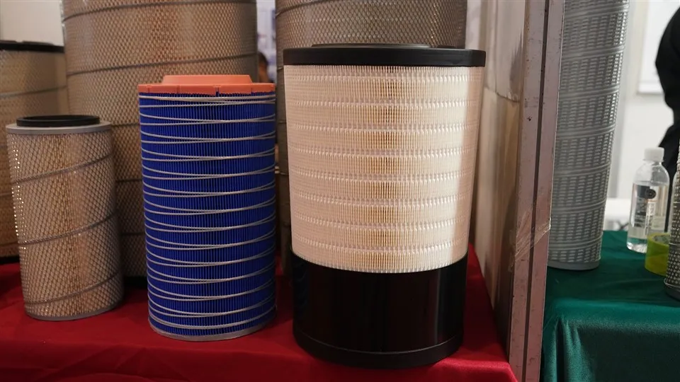 হেভি ডিউটি ​​ট্রাক এয়ার ফিল্টার মেটাল খুচরা যন্ত্রাংশ যন্ত্রপাতি সরঞ্জাম P628203 11K9-21320 11K9-21310 নতুন ব্যবহৃত কাস্টম